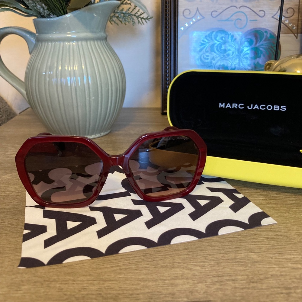 Marc Jacobs Marc 689/S C9A/FF 57/17 135V - Red - Includes Case and Cleaning Rag